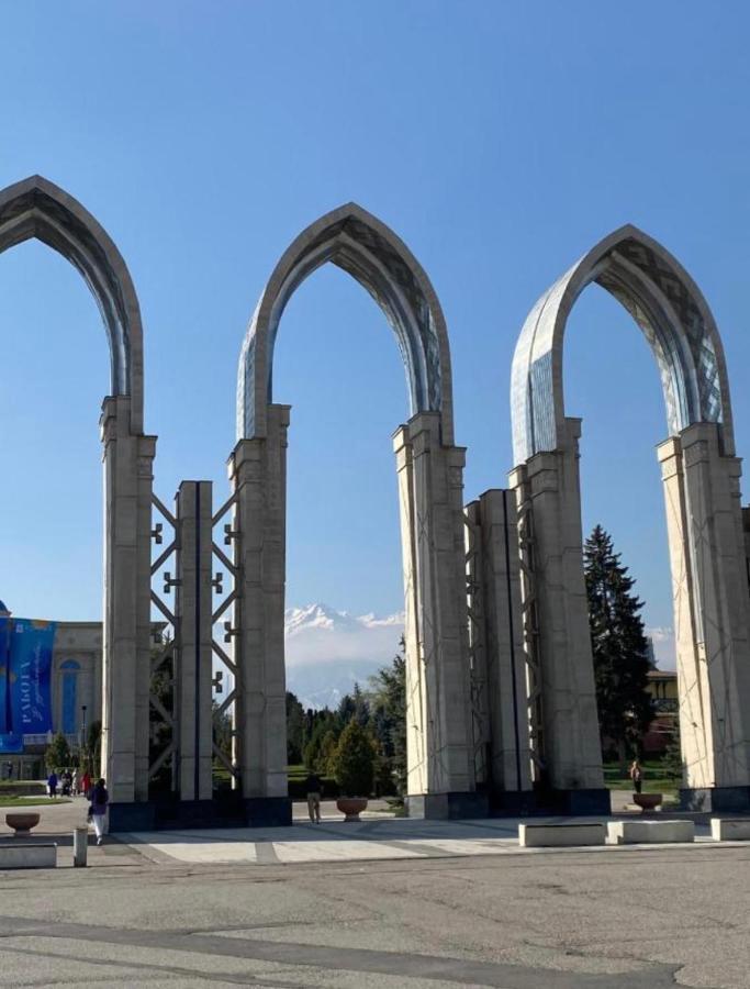 Отличная Квартира Со Всеми Удобствами. Almaty Exterior photo