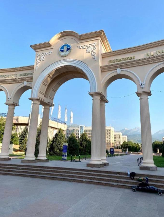 Отличная Квартира Со Всеми Удобствами. Almaty Exterior photo