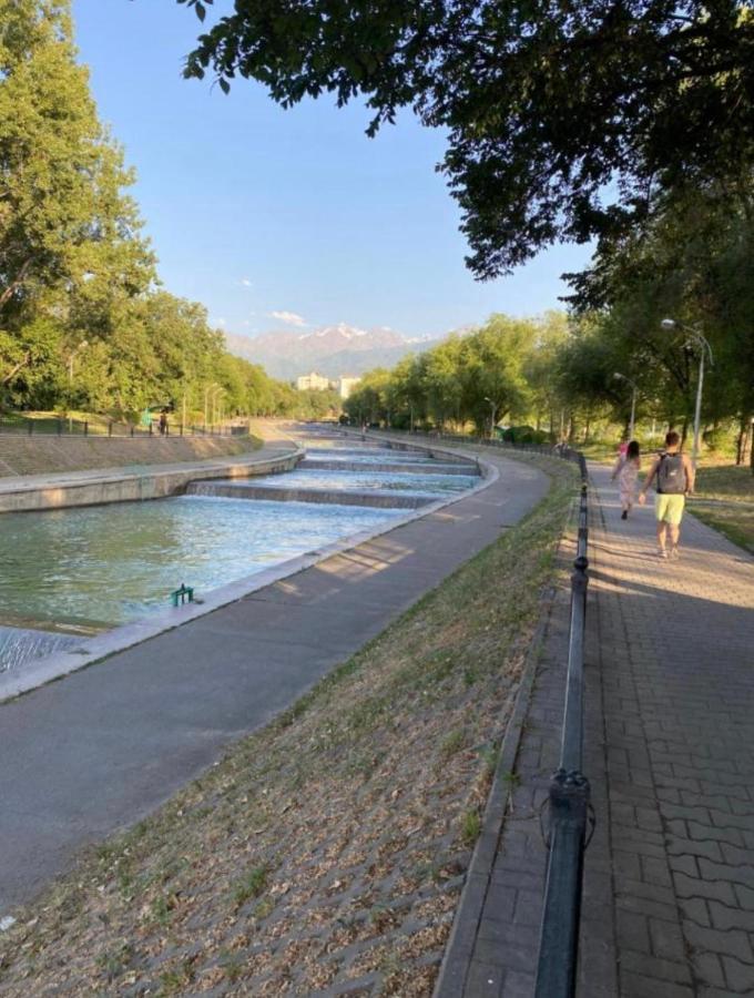 Отличная Квартира Со Всеми Удобствами. Almaty Exterior photo